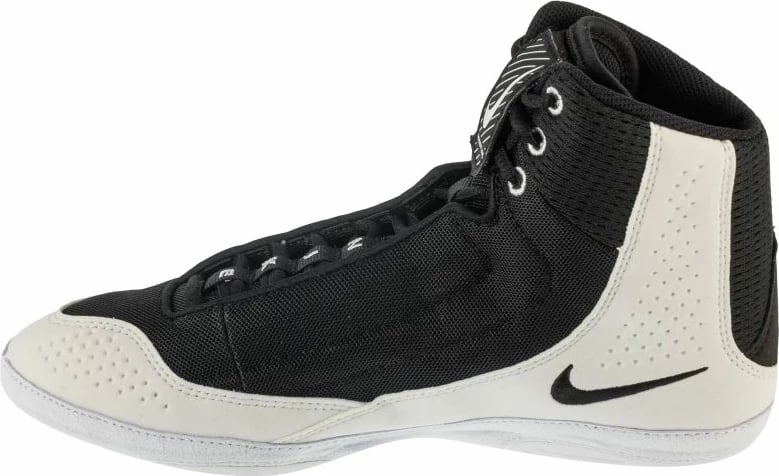 Atlete për meshkuj Nike, të bardha e të zeza