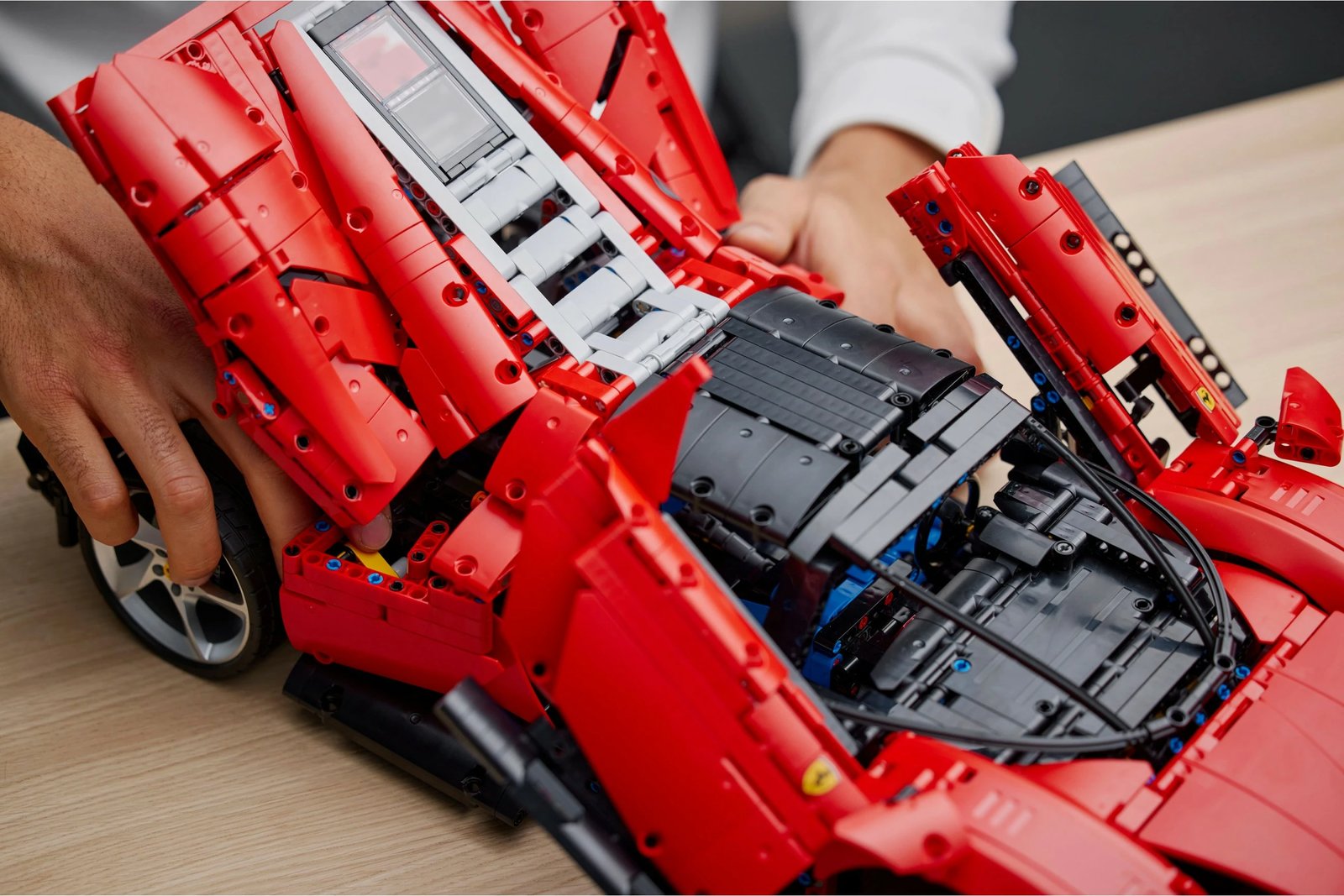 Set ndërtimi LEGO Technic Ferrari Daytona SP3, 3778 pjesë, plastikë, 6.99 kg Set ndërtimi LEGO Technic Ferrari Daytona SP3, 3778 pjesë, plastikë, 6.99 kg