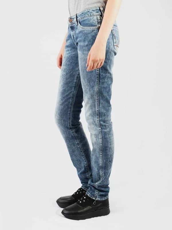 Pantallona Wrangler femra, Molly