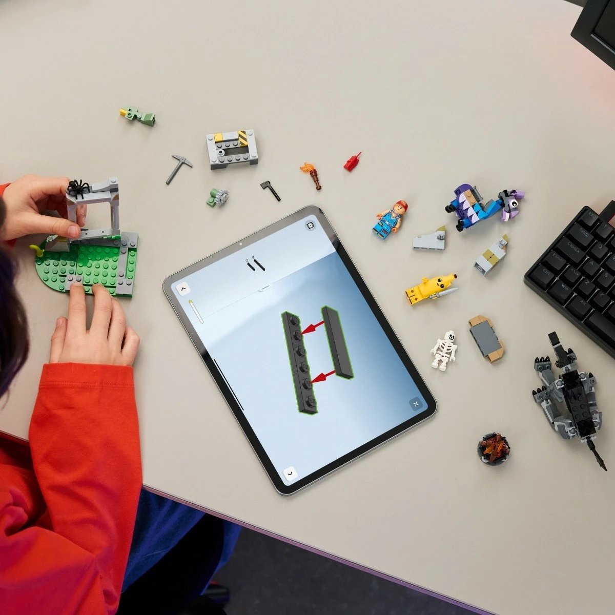 Set LEGO Fortnite 77075, Skin & Spark & Camp, 250 pjesë