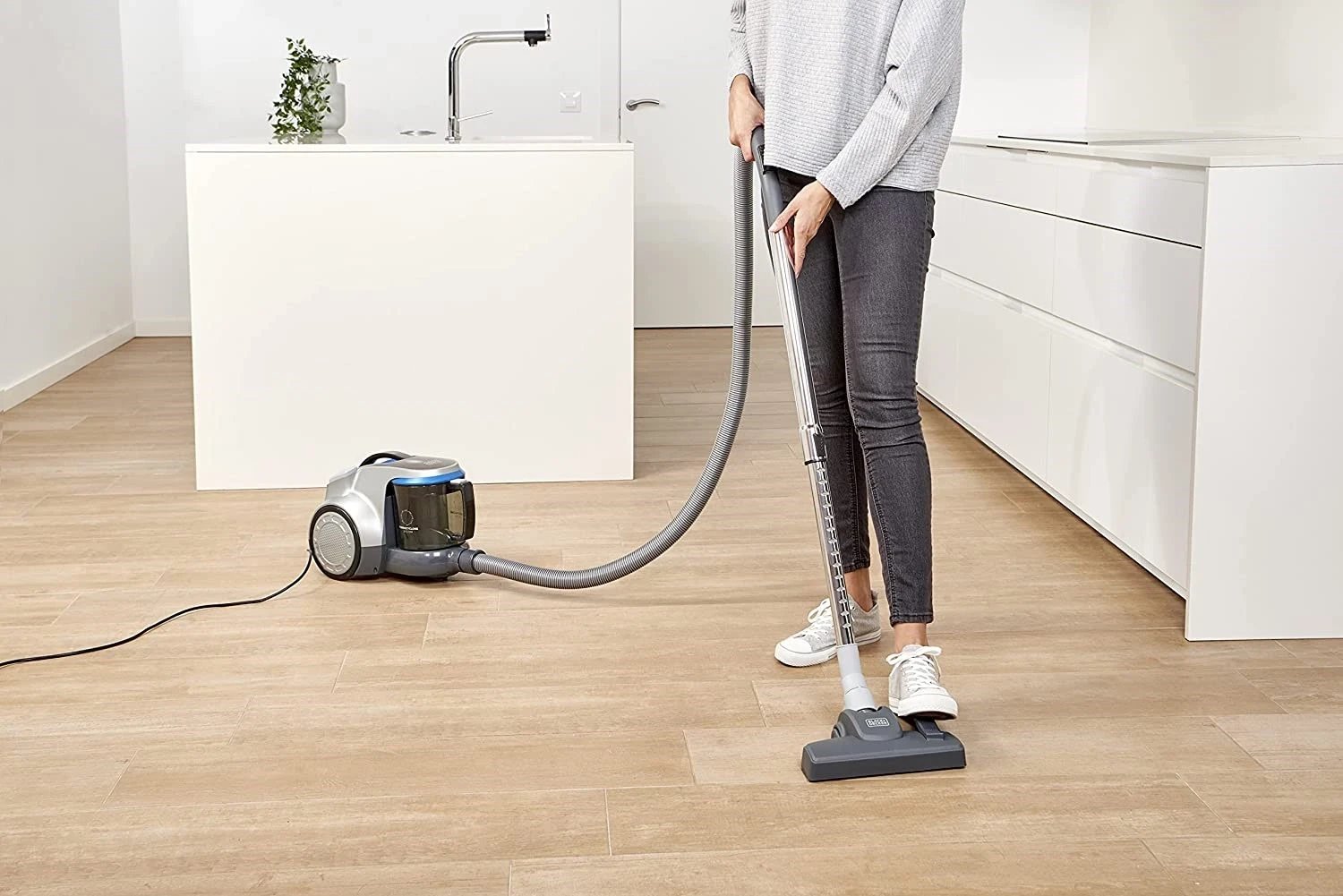 Fshesë me korrent Black+Decker BXVML700E, 700W