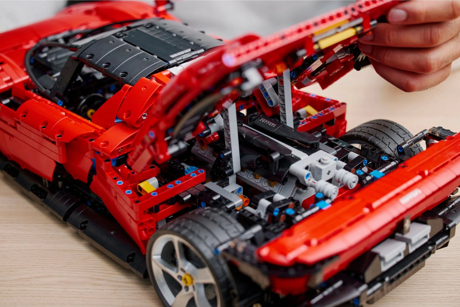 Set ndërtimi LEGO Technic Ferrari Daytona SP3, 3778 pjesë, plastikë, 6.99 kg Set ndërtimi LEGO Technic Ferrari Daytona SP3, 3778 pjesë, plastikë, 6.99 kg