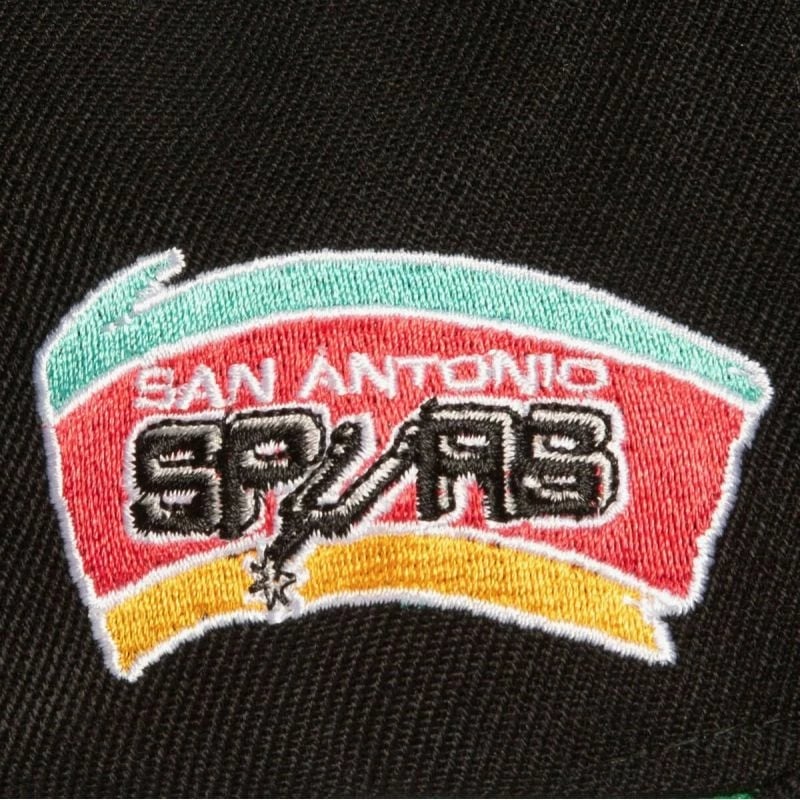 Kapelë Mitchell & Ness për meshkuj, e zezë