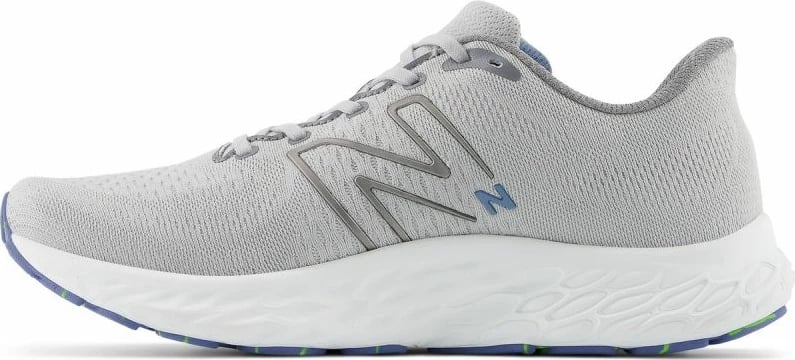 Atlete për meshkuj New Balance, të bardha dhe të hirtë