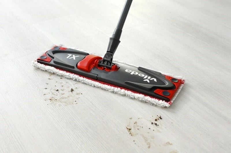 Set mop Vileda UltraMax BOX XL me kove dhe shtrydhëse, i zi/kuq