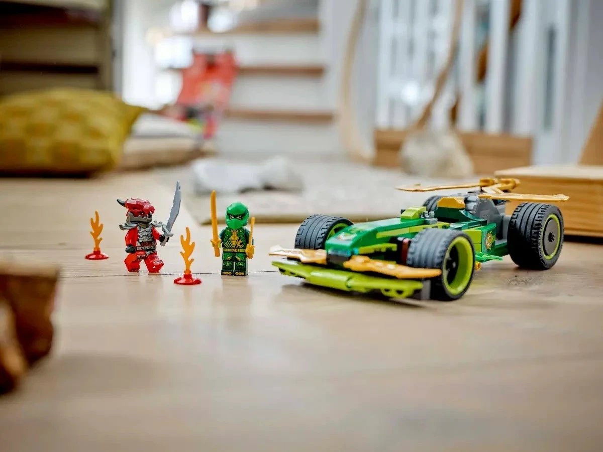 Set LEGO NINJAGO 71828 Lloyd's Pull-Back Race Car