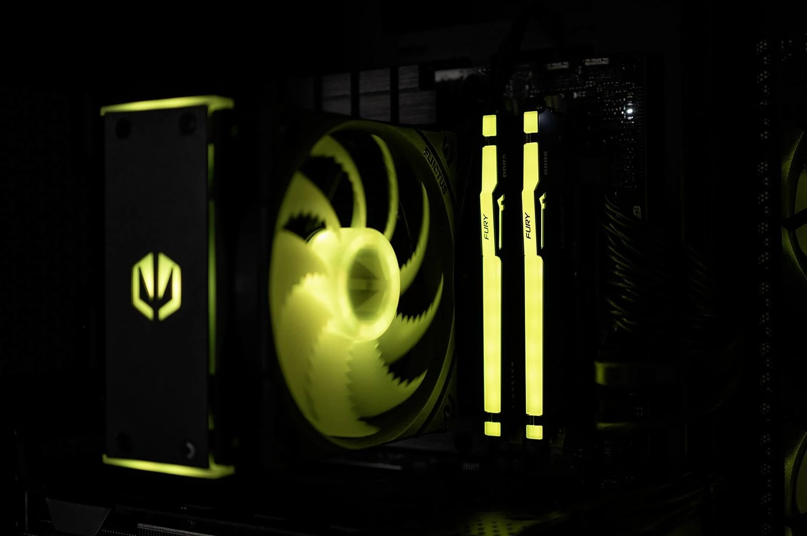 Kompjuter Gaming, AMD Ryzen 5, 32GB RAM, 1TB SSD, AMD Radeon RX 7800 XT 