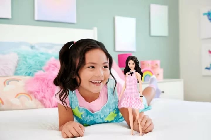 Kukull Barbie Fashionistas Mattel HRH21 me fustan rozë