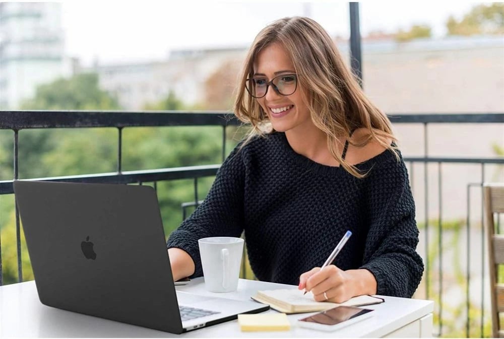 Mbështjellës Tech-Protect SmartShell për MacBook Air 13" M2/M3 2022-2024, gjysmë-transparent