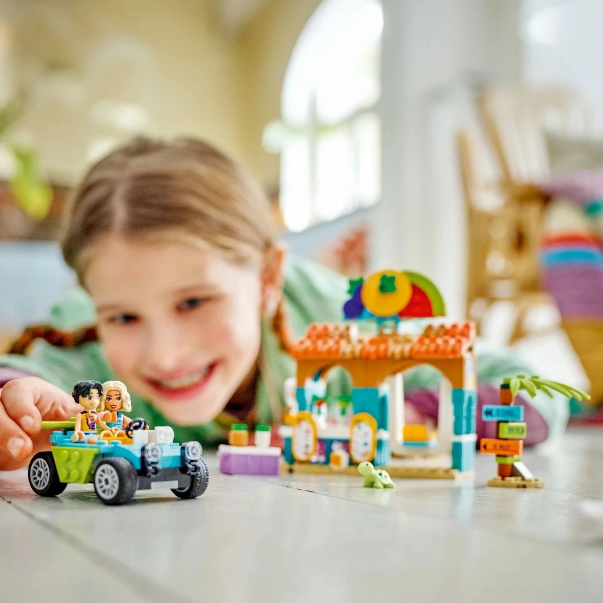 Set ndërtimi LEGO Friends 42625 Beach Cocktail Stand, 213 pjesë, me Nova dhe Niko