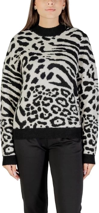 Xhemper femra Morgan De Toi, e bardhë