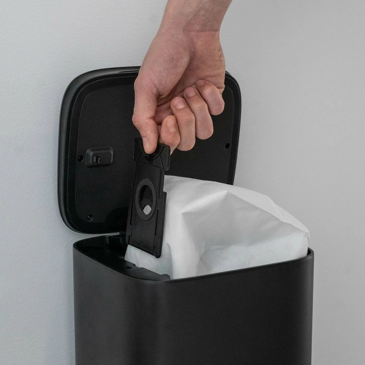 Qese pluhuri Hombli HBVA-0100, Robot fshesë, 4 L, e zezë, e bardhë