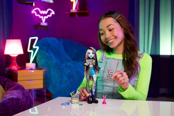 Kukull Monster High Mattel Frankie Stein me aksesorë, HXH73