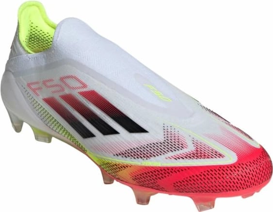 Çizme futbolli adidas për meshkuj dhe fëmijë, të bardha