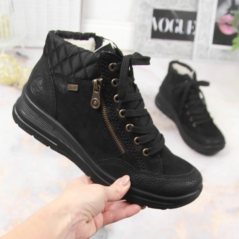 Çizme lëkure të zeza Rieker për femra