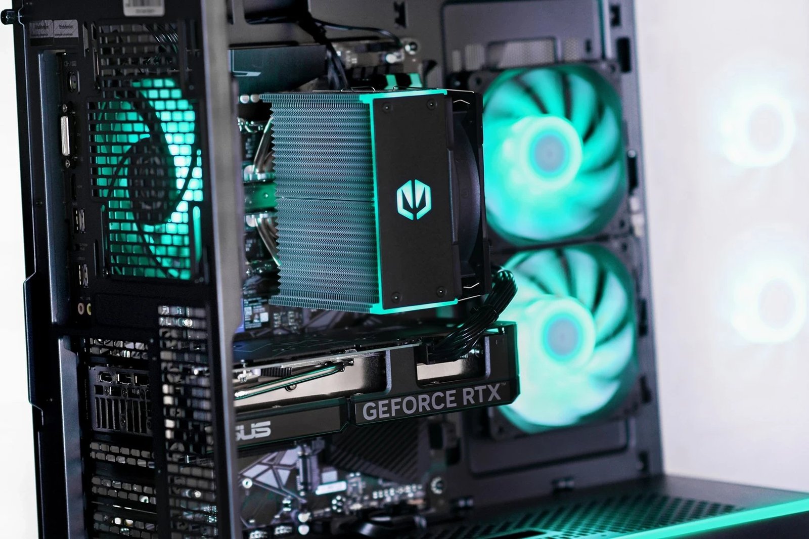 Kompjuter Gaming, AMD Ryzen 5, 32GB RAM, 1TB SSD, AMD Radeon RX 6600