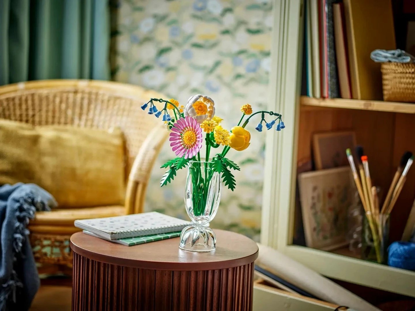 Set LEGO ICONS 10347 Little Sunny Bouquet, 373 pjesë, shumëngjyrëshe