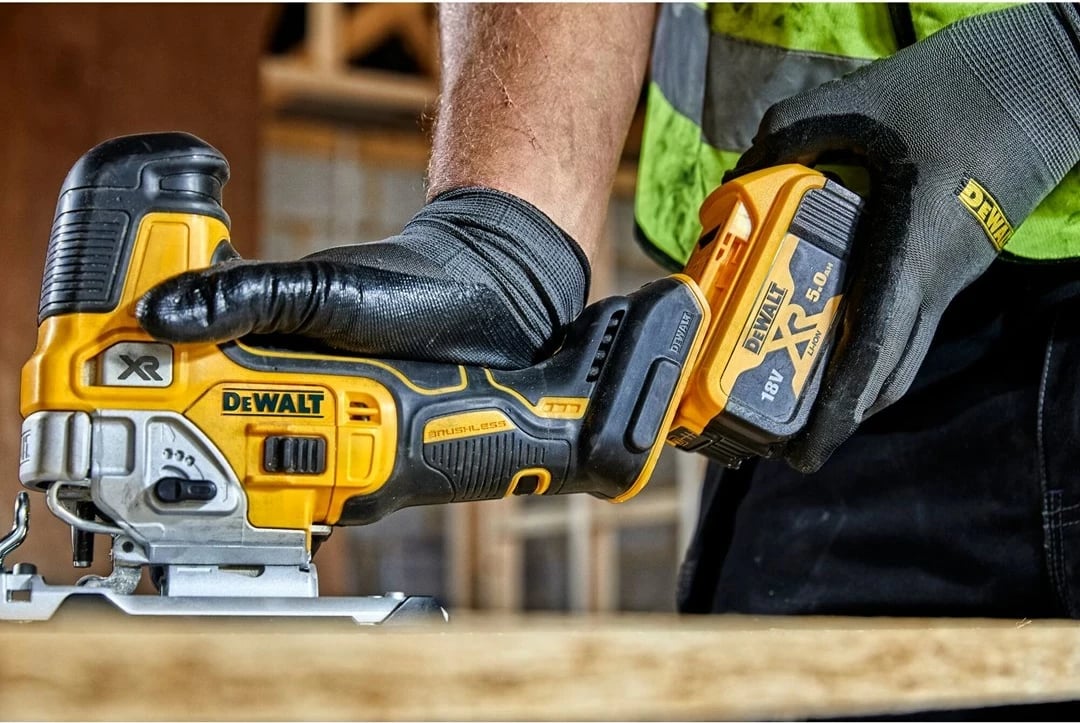 Sharrë elektrike dore DeWALT DCS335N, 2 kg
