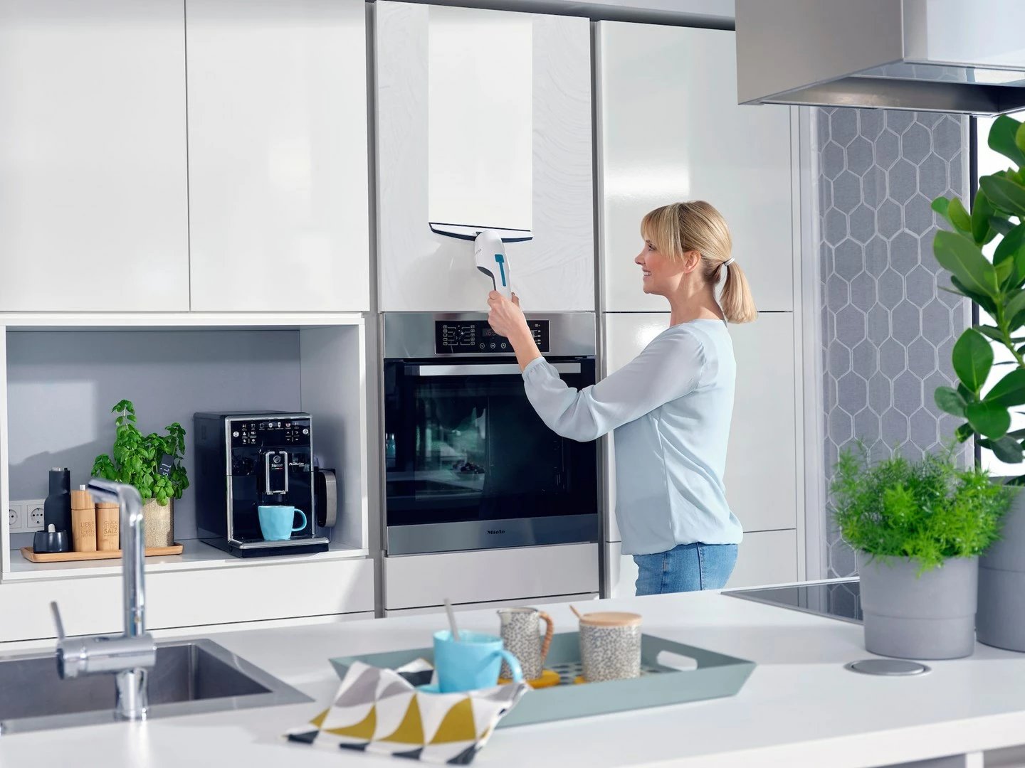 Pastrues elektrik dritaresh LEIFHEIT 51035, 45 min, i zi/blu/bardhë