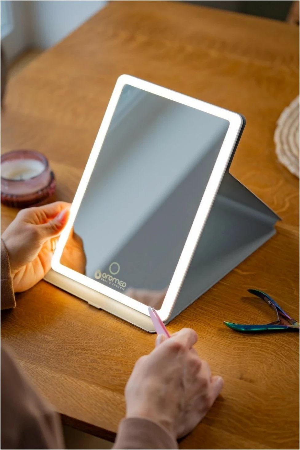 Pasqyrë Oromed Gold-Mirror Led x, zmadhim 2x, ndriçim LED, e bardhë