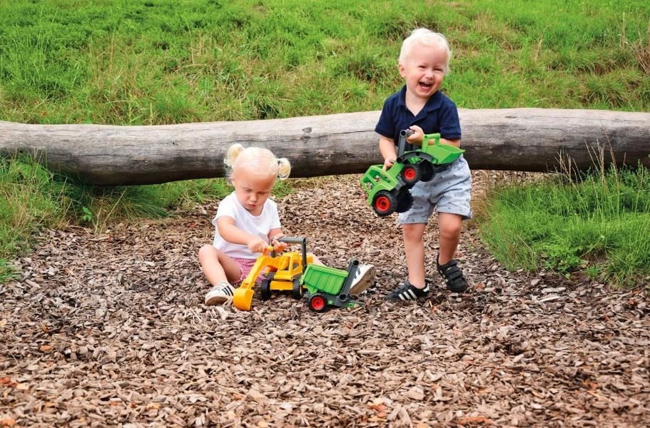 Rimorkio lodër Lena EcoActives, plastikë-dru, 23cm, për djem, e gjelbër/gri/kuqe/zezë Rimorkio lodër Lena EcoActives, plastikë-dru, 23cm, për djem, e gjelbër/gri/kuqe/zezë