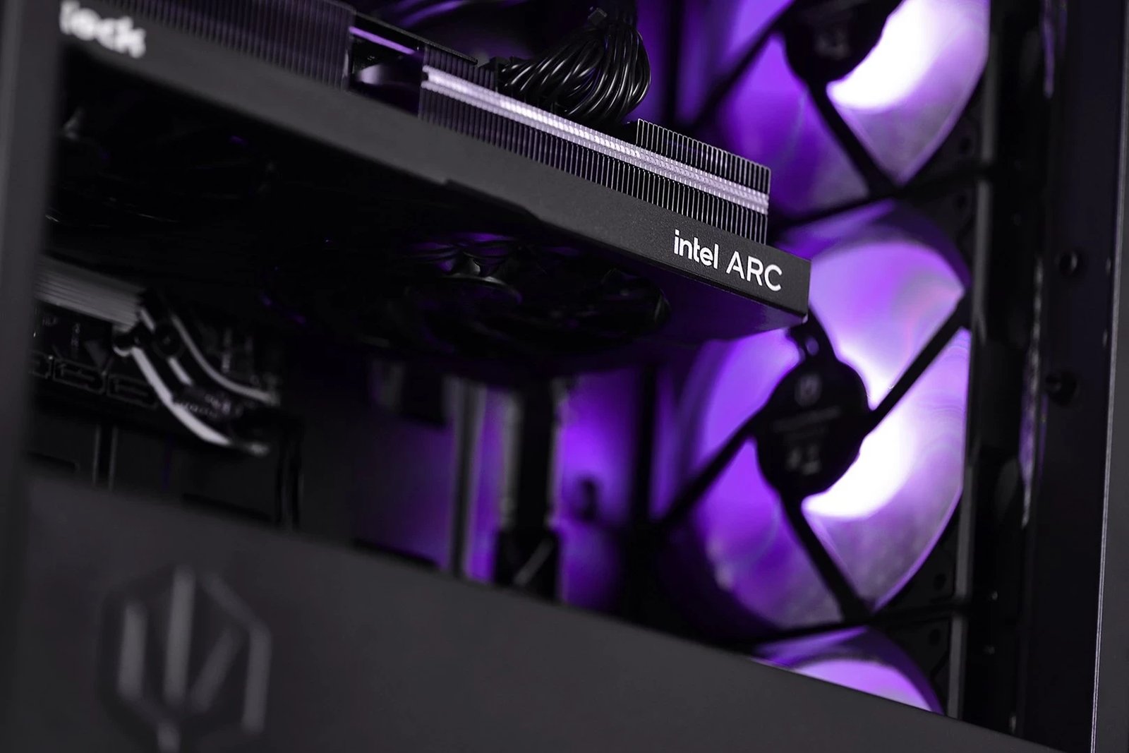 Kompjuter Actina,  Intel Core i5, 16GB RAM, 1TB SSD, NVIDIA GeForce RTX 4070 Super,  i zi 