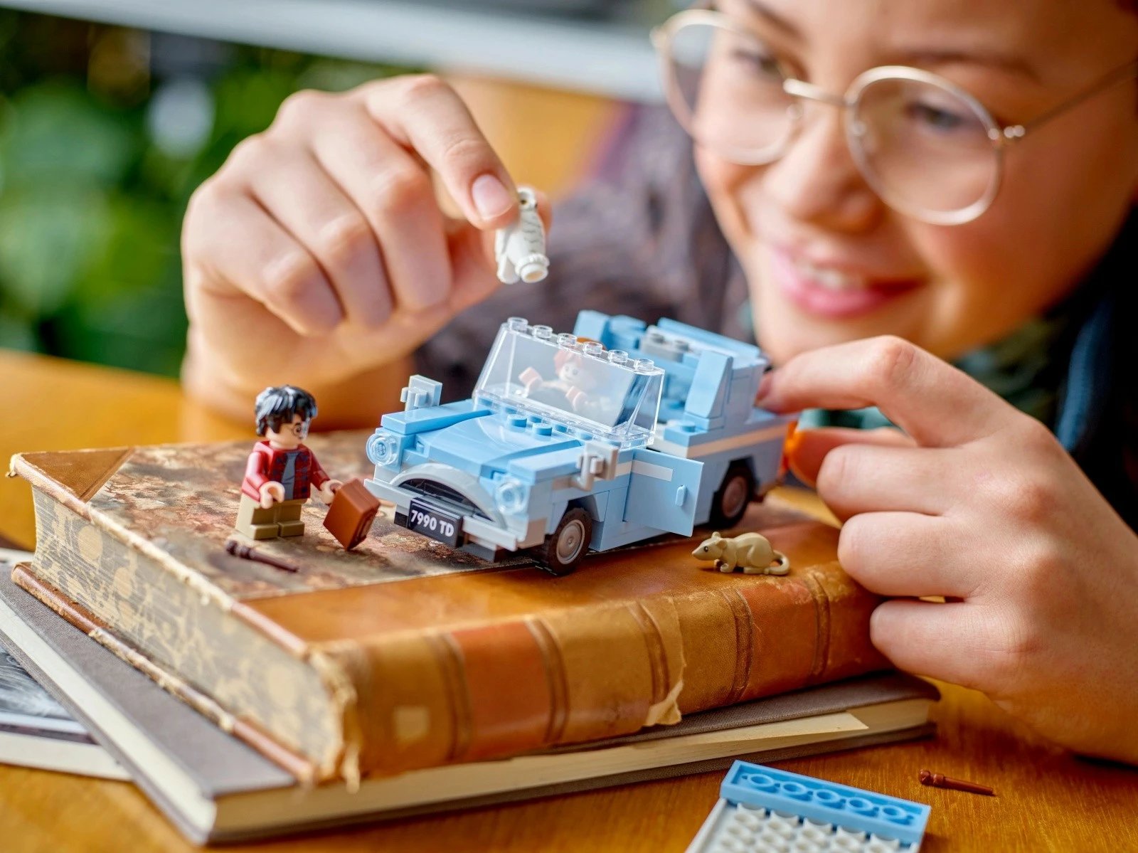 Set LEGO Harry Potter Flying Ford Anglia 76424, 165 pjesë, plastikë