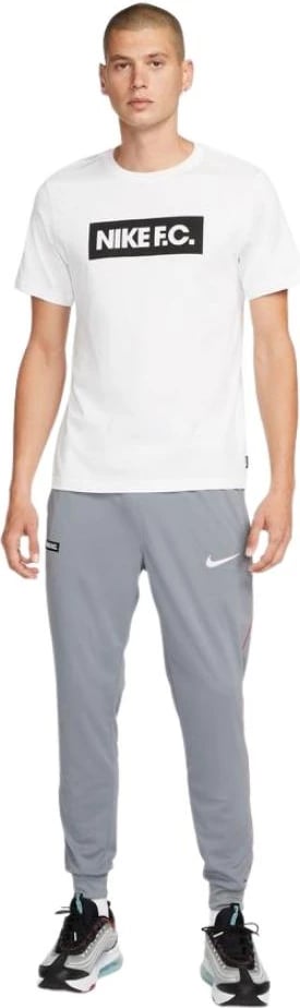 Pantallona sportive Nike për meshkuj, gri