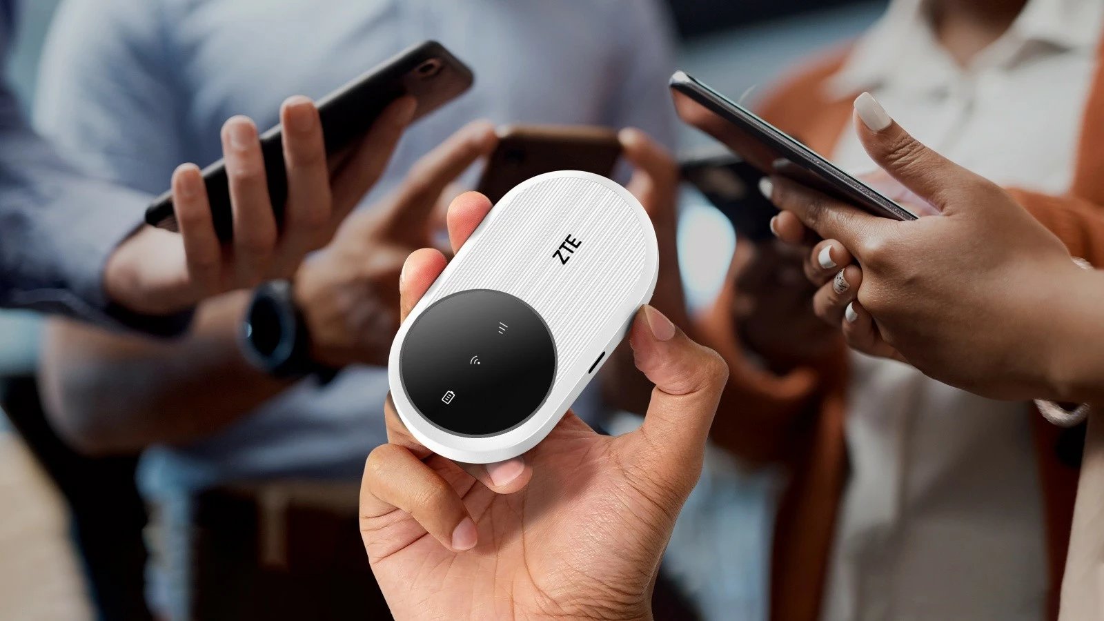 Router mobil ZTE U10, LTE, WiFi 6, Nano SIM, i bardhë/zi