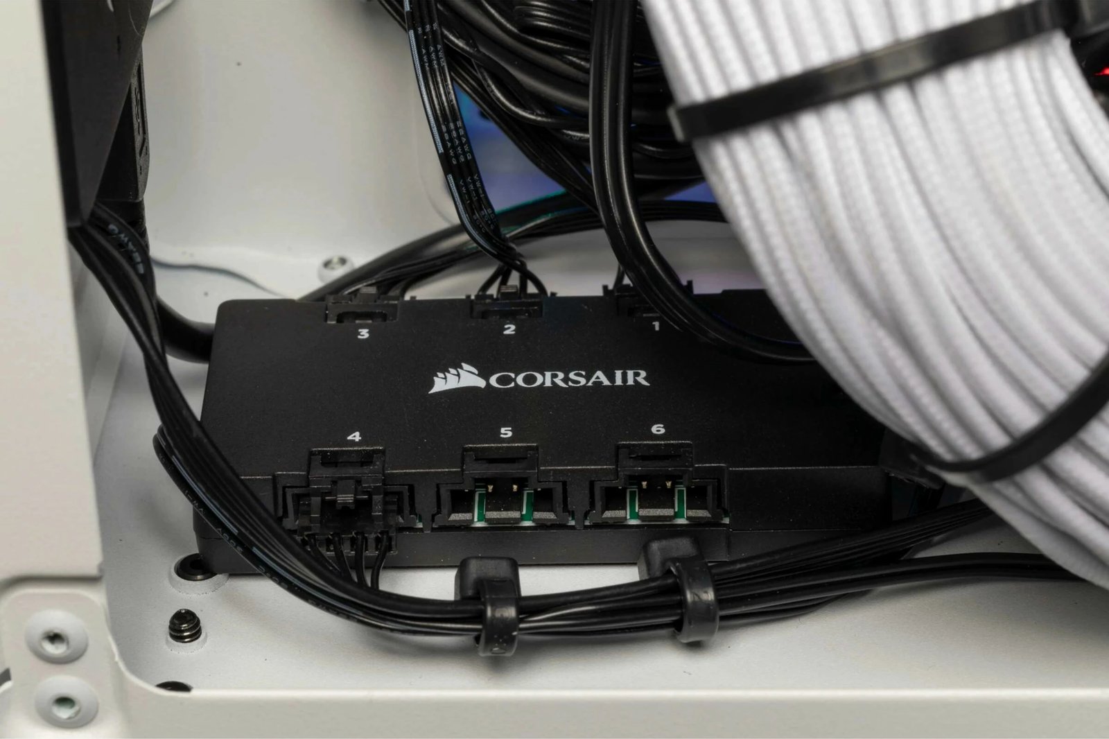 Kasë Corsair Crystal 280X, micro ATX, xham i temperuar, e bardhë