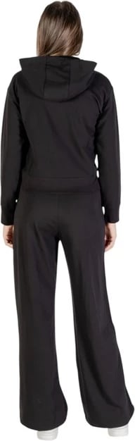 Trenerka femra Ea7 e zezë