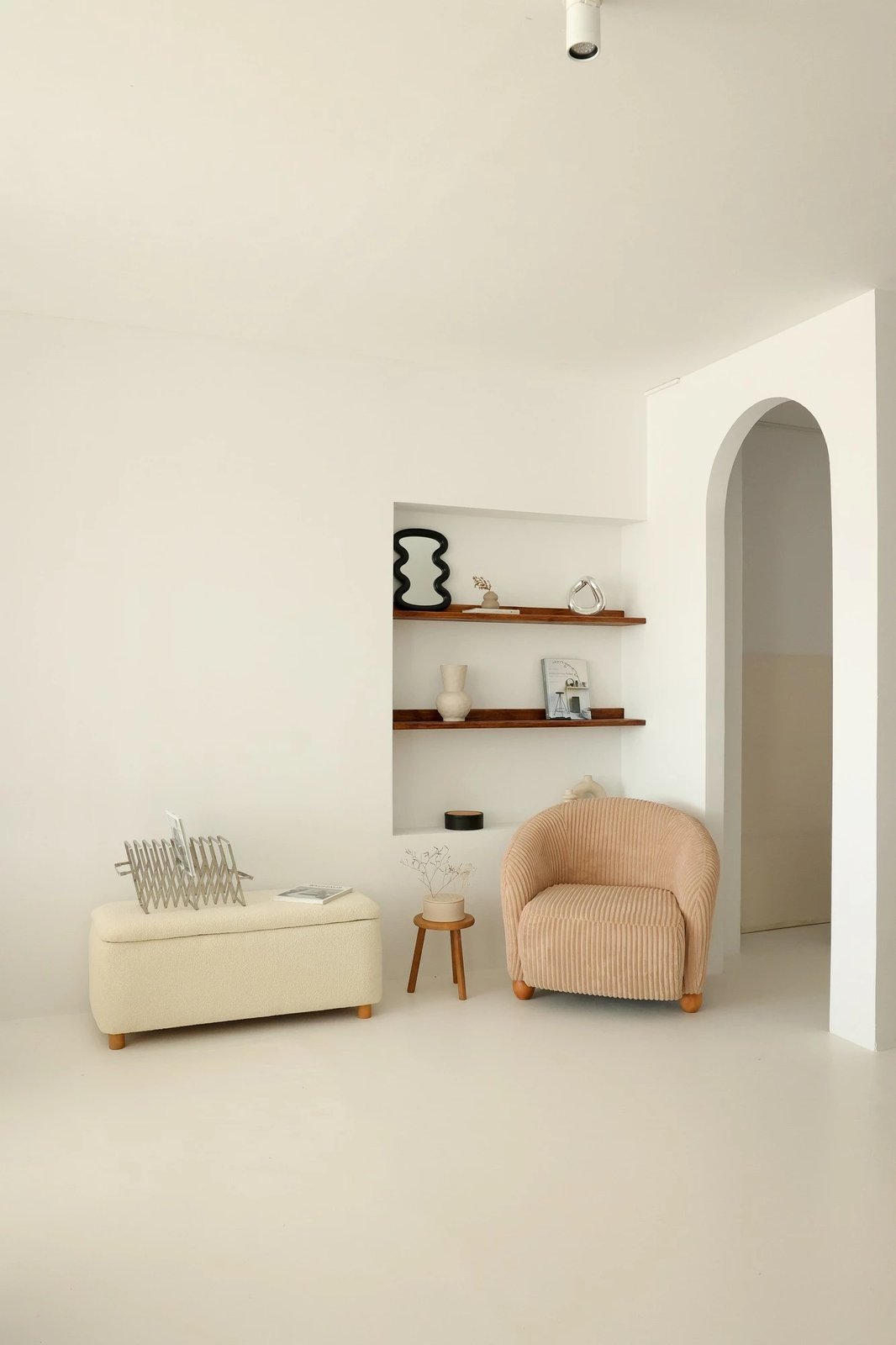 Karrige krahu Atelier del Sofa, Slon, bezhë