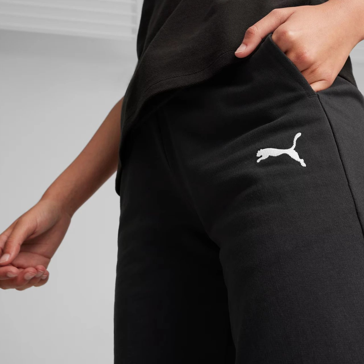 Pantallona sportive Puma për femra, të zeza