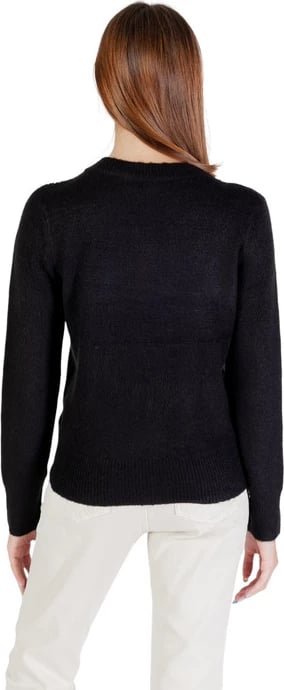 Xhemper Jacqueline De Yong femra, e zezë