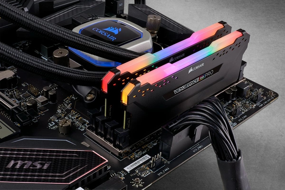 RAM Memorje Corsair Vengeance RGB Pro CMW32GX4M2D3600C18, 32 GB, 3600 MHz, e zezë