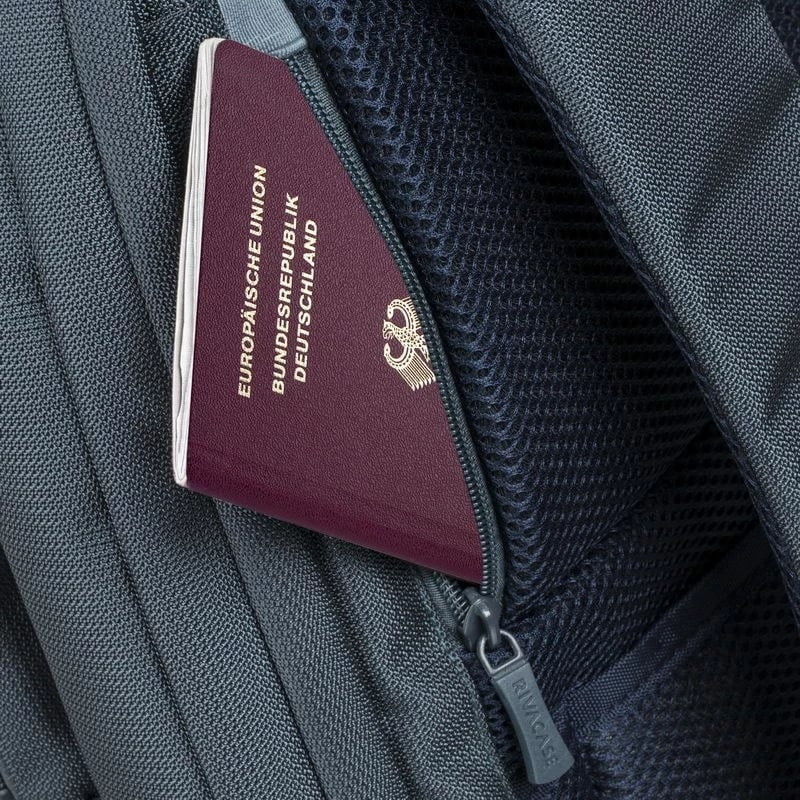 Çantë shpine RivaCase 8460 për laptop 17", poliestër, monokromatike Çantë shpine RivaCase 8460 për laptop 17", poliestër, monokromatike