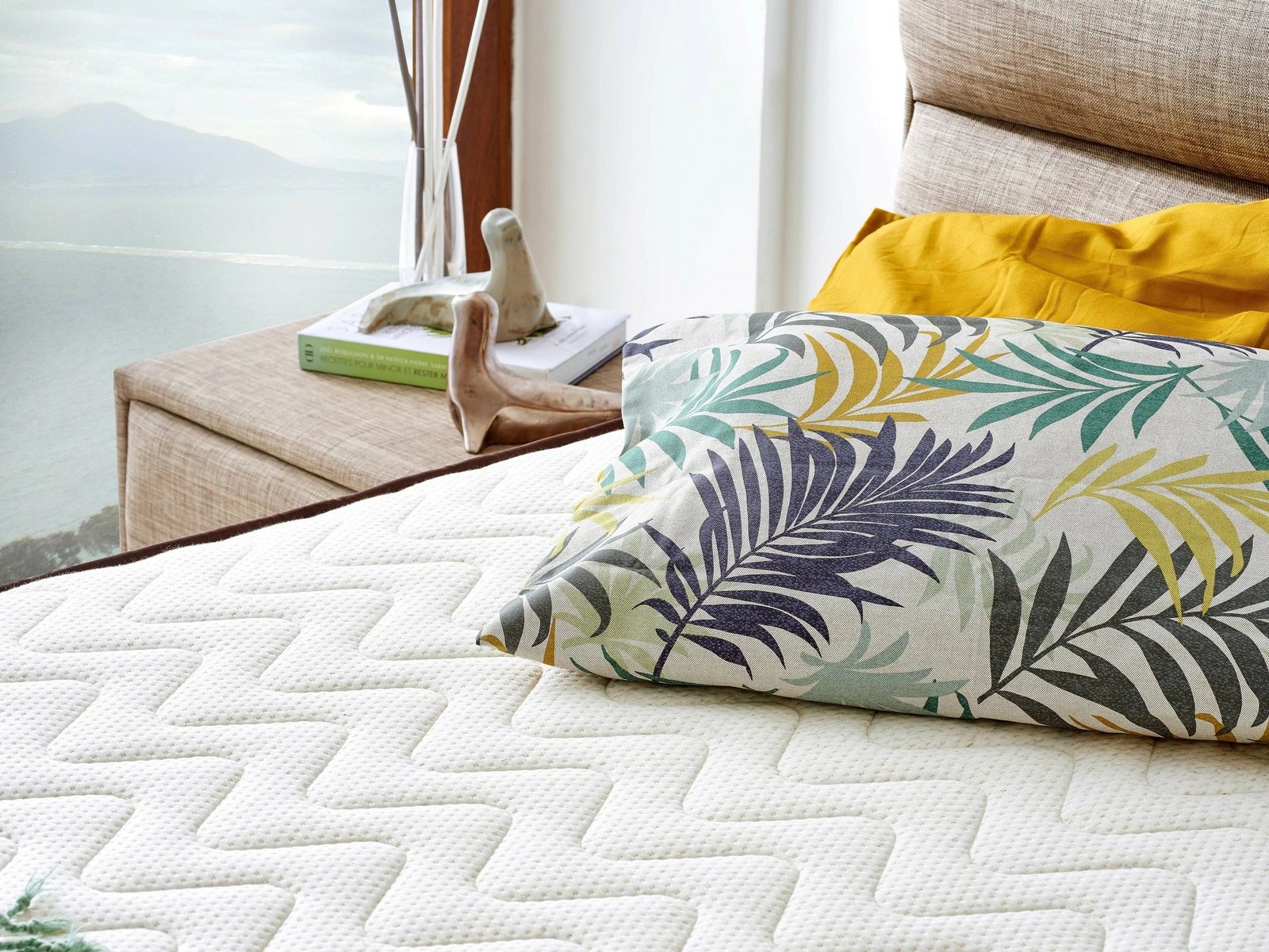 Dyshek luksoz memory foam Visco Exclusive, Skye Decor, 200x200 cm, i butë, ngjyrë e bardhë dhe kafe