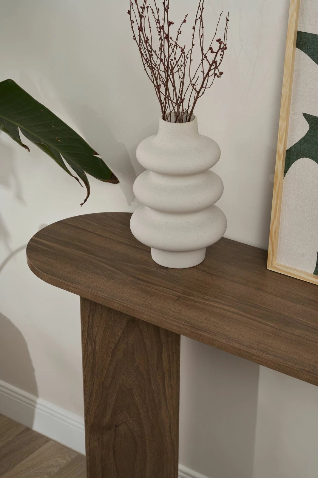 Komodë anësore Nordure, ngjyrë arre, Sira