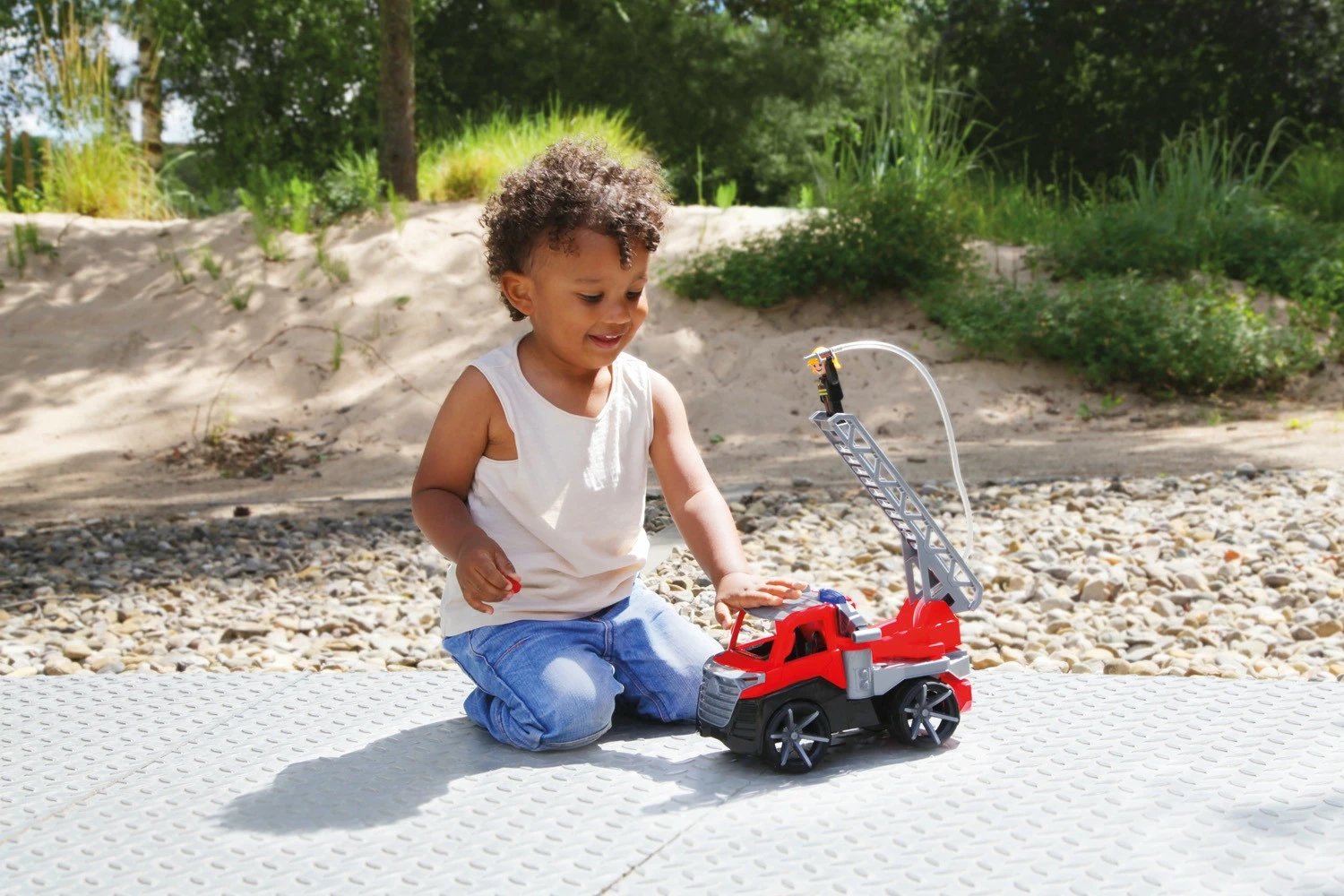 Kamion zjarrfikës lodër Lena Truxx2 me figurë, plastikë, 28cm, kuq/gri Kamion zjarrfikës lodër Lena Truxx2 me figurë, plastikë, 28cm, kuq/gri