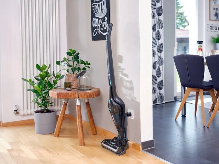 Fshesë me bateri Leifheit Rotaro PowerVac 2in1, 20V, pa qese, e zezë/blu
