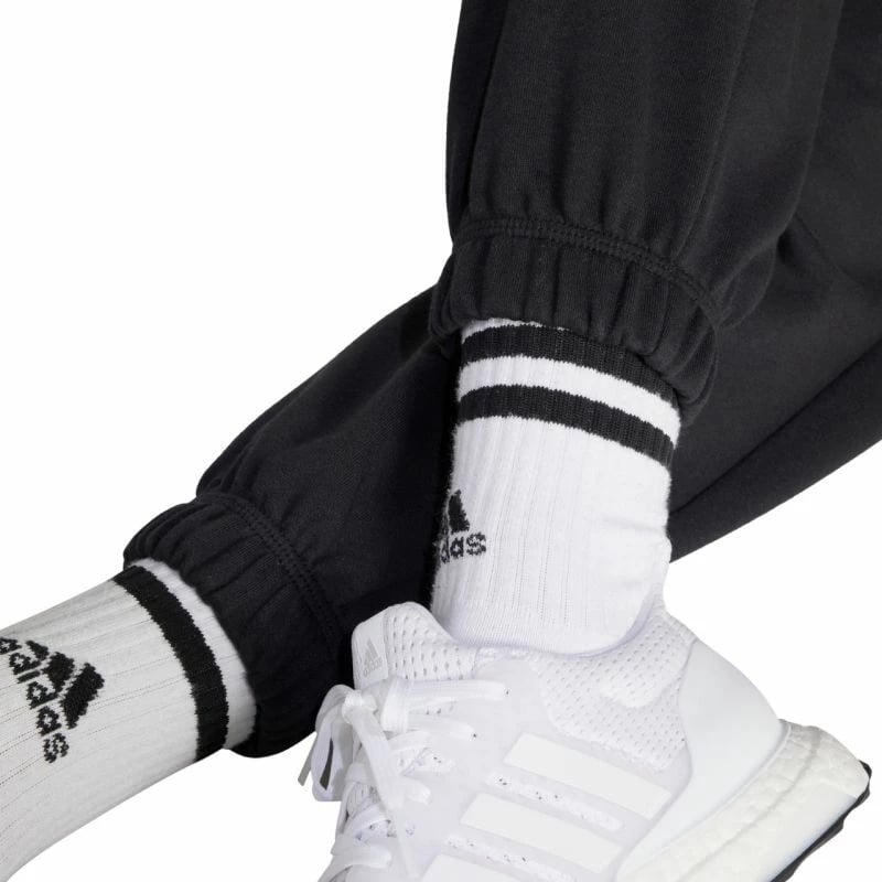 Pantallona sportive adidas për femra, të zeza