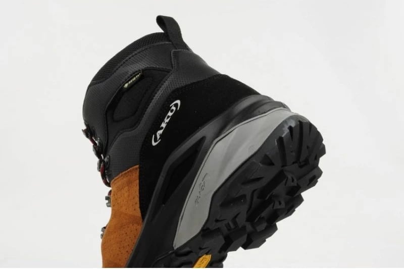 Atlete trekking për meshkuj Aku, të zeza dhe kafe