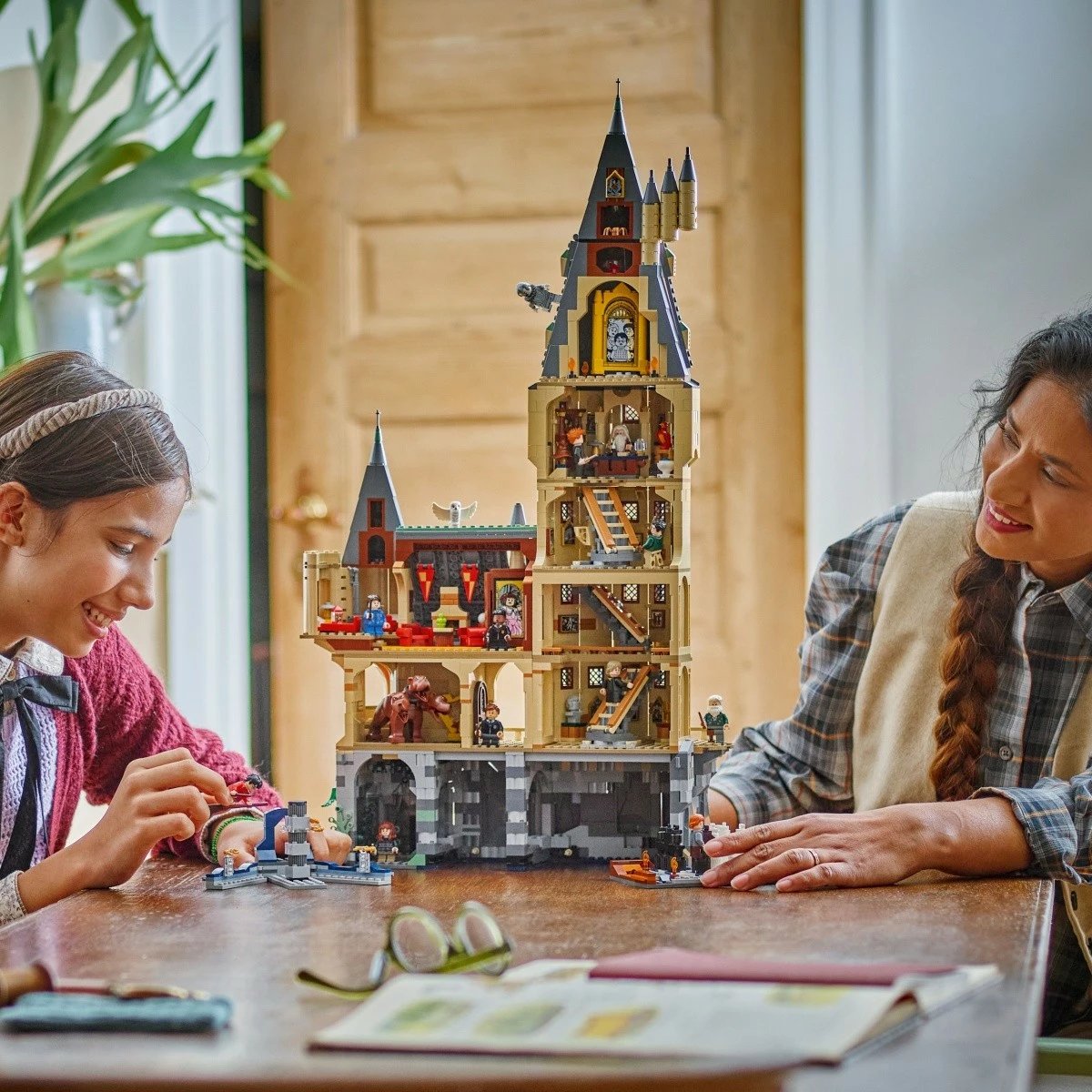 Set LEGO Harry Potter Hogwarts Castle Main Tower 76454, 2135 pjesë, ekstra i madh