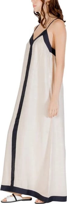 Fustan Vero Moda femra bezhë Fustan Vero Moda femra bezhë