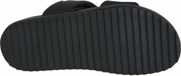 Papuqe për femra Levi's, të zeza