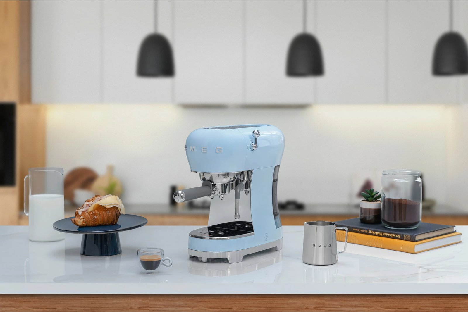 Ekspres SMEG ECF02PBEU, manual, 1.1L, 15 bar, pastell blu