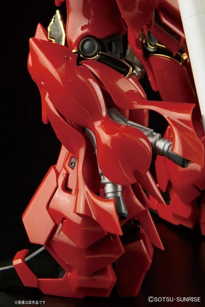 Model Sinanju Bandai RG 1/144, e kuqe