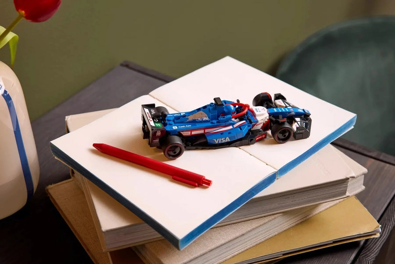 Set LEGO Speed Champions Visa Cash App RB VCARB 01, 248 pjesë, me minifigurë, Blu
