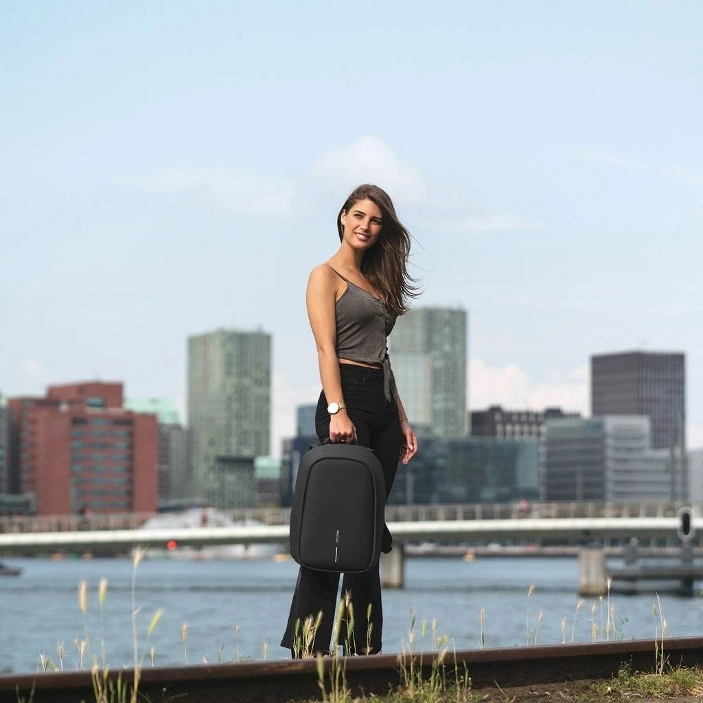 Çantë shpine për laptop XD Design Bobby, e zezë