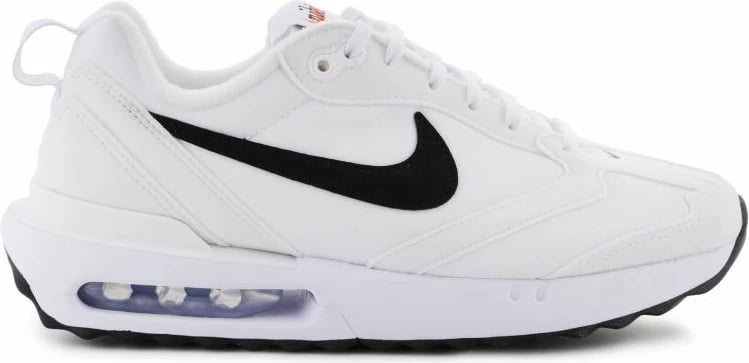 Atlete Nike për meshkuj dhe femra, të bardha